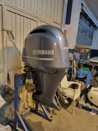 Yamaha F200G Motor Fuera Borda