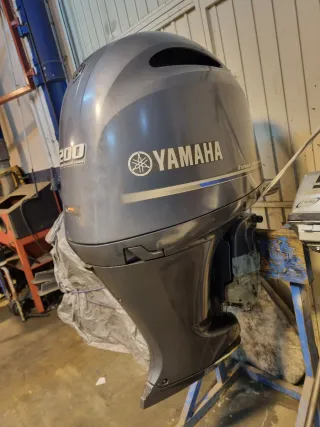 Yamaha F200G Motor Fuera Borda