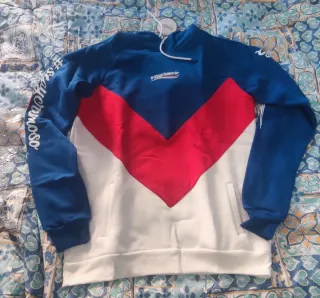 Felpa con V design blu, rossa, bianca