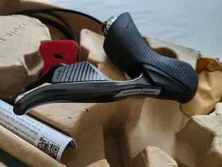 Manetas SRAM Force D2 eTap AXS