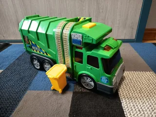 Camión de basura de juguete verde