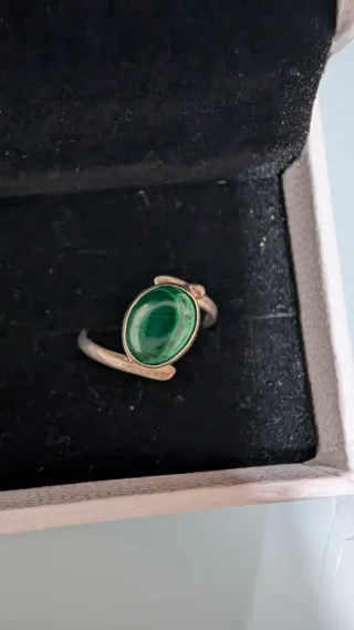 Anillo Plata con Piedra Verde Ovalada