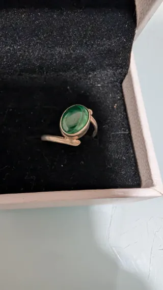 Anillo Plata con Piedra Verde Ovalada