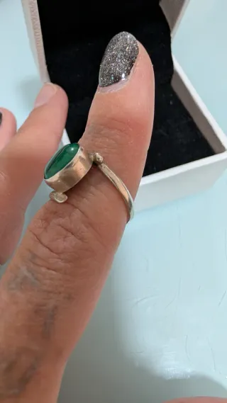 Anillo Plata con Piedra Verde Ovalada
