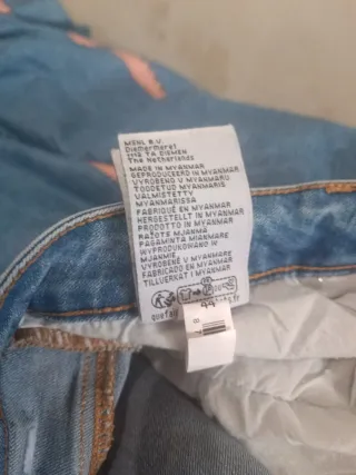 Pantalón vaquero azul con abertura