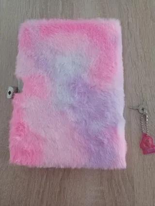 Diario peluche con candado y mini bolígrafo