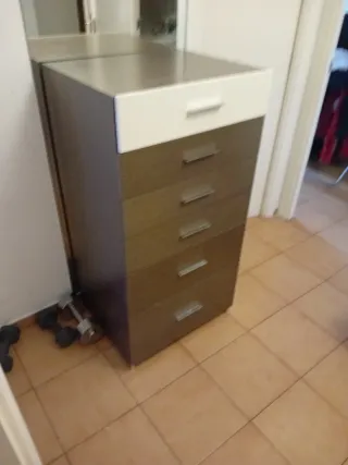 Cajonera blanca y marrón