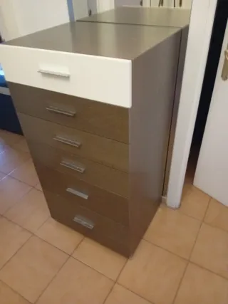 Cajonera blanca y marrón