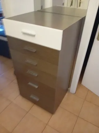 Cajonera blanca y marrón