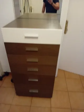 Cajonera blanca y marrón