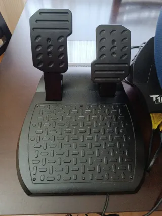 Volante e Pedali Thrustmaster PS4 PS5