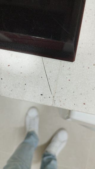 Muebles de cocina rojos y blancos