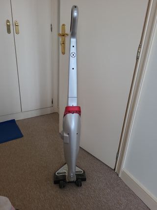 Aspiradora Rowenta Vertical 25.7V Usada