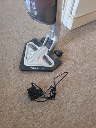 Aspiradora Rowenta Vertical 25.7V Usada