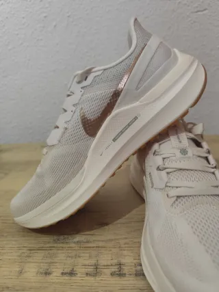 Nike Air Zoom Estructura 25 Talla 42.5 Beige/Oro