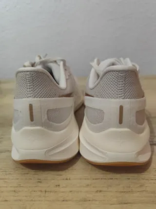 Nike Air Zoom Estructura 25 Talla 42.5 Beige/Oro