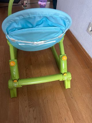 Hamaca para bebé con juguetes
