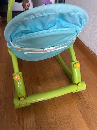 Hamaca para bebé con juguetes