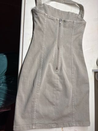 Vestido corto sin mangas beige