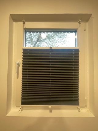 Estor sin taladrar multiposición negro