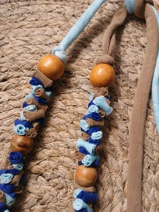 Collar hecho a mano con telas recicladas