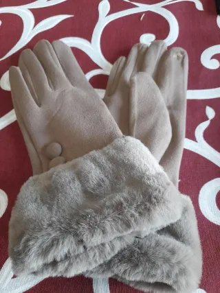 Guanti donna marrone con dettaglio bottoni