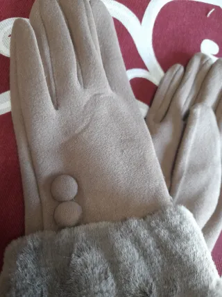 Guanti donna marrone con dettaglio bottoni