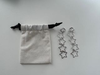 Pendientes largos de estrellas plateadas
