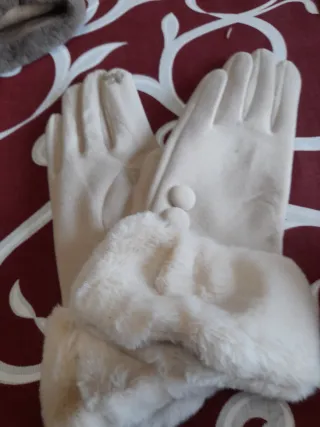 Guanti donna beige con dettaglio bottoni