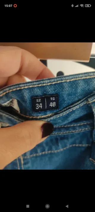 Pantalón vaquero desgastado