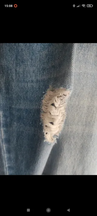 Pantalón vaquero desgastado