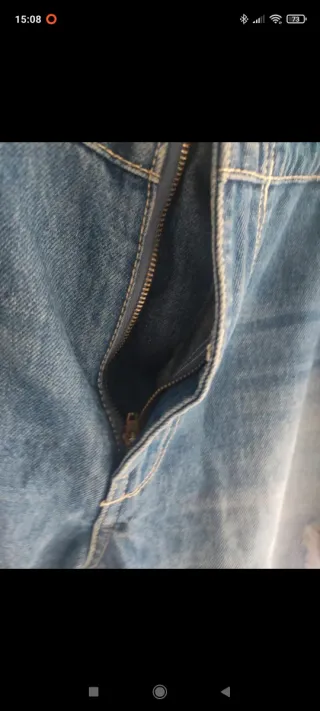 Pantalón vaquero desgastado