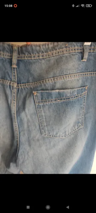 Pantalón vaquero desgastado