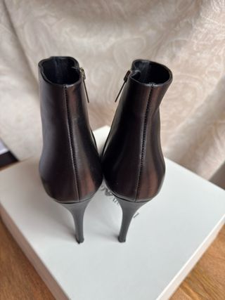 Botín Piel Tacón Aguja Emporio Armani Negro