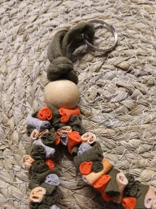 Llavero artesanal echo con telas recicladas