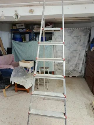 Escalera metálica plegable