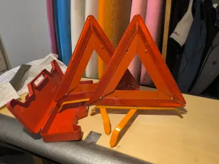 Triángulo de emergencia plegable naranja