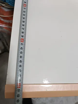 Escritorio blanco y rosa