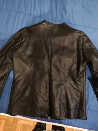 Cazadora polipiel Only negra