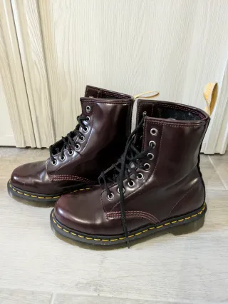 Botas Dr. Martens Veganas burdeos