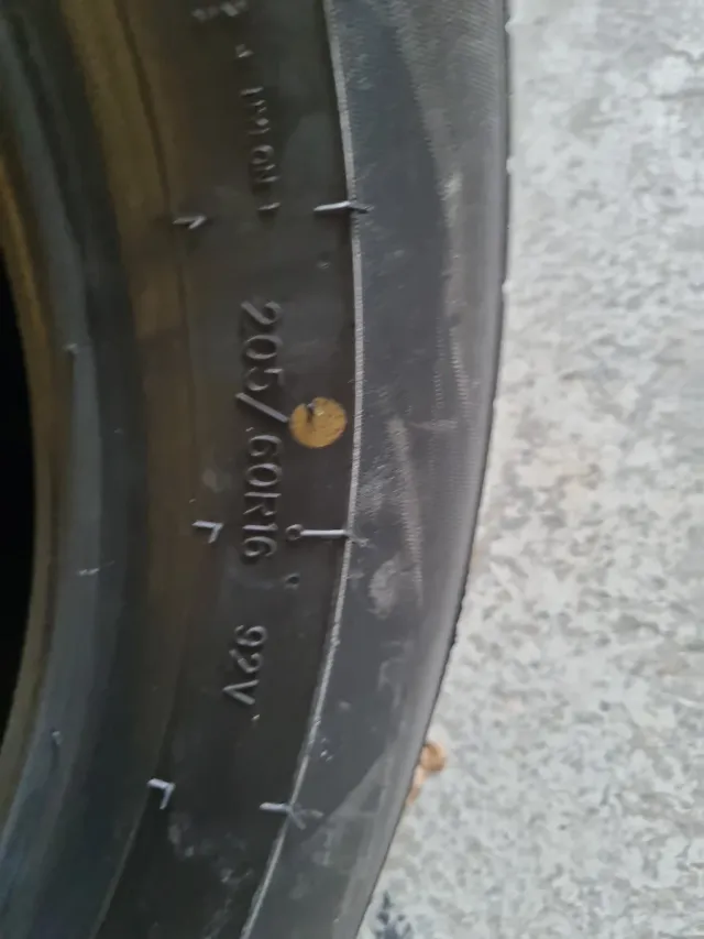 Vendo 2 Neumáticos de alta calidad^