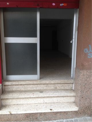 Local en venta en mataro esquina y diafano