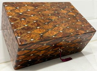 ESPECTACULAR COFRE PALO ROSA, TUYA Y NÁCAR