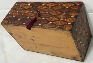 ESPECTACULAR COFRE PALO ROSA, TUYA Y NÁCAR