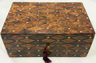 ESPECTACULAR COFRE PALO ROSA, TUYA Y NÁCAR