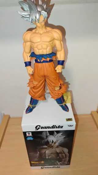 Figura Goku Ultra Instinto Banpresto Grandista