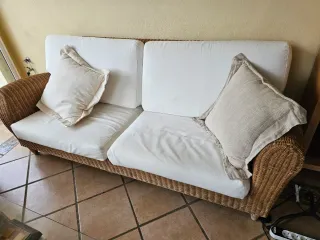 Conjunto de ratán marrón y blanco