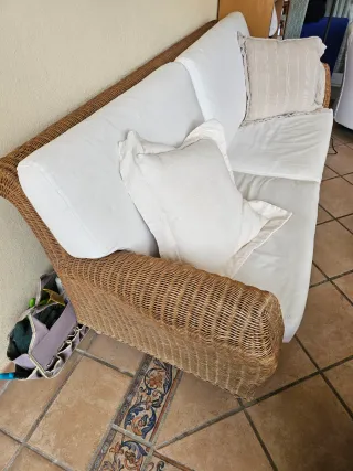 Conjunto de ratán marrón y blanco