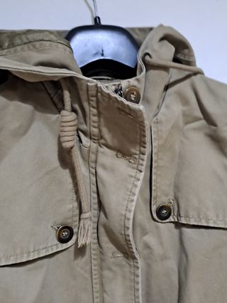 Trench stile sportivo militare con coulisse