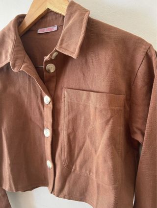 Camisa crop marrón